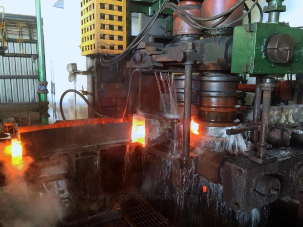 roughing mill rolls biting billet during high reduction rolling process